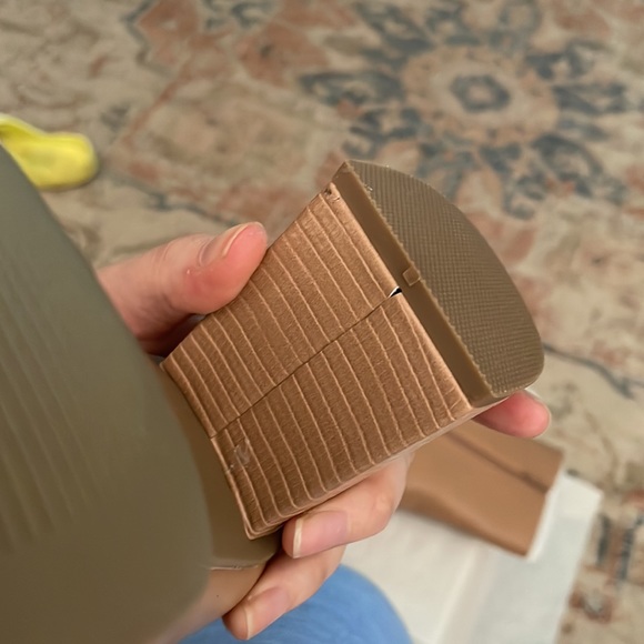 New-DV Dolce Vita Maudry Ankle Boot, size 9.5 - Picture 9 of 11